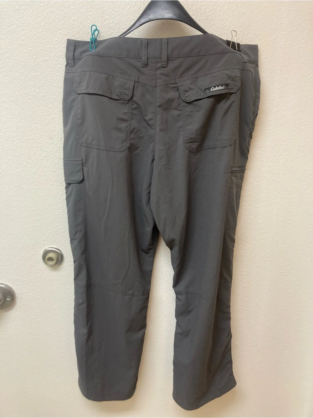 CABELA’S Men’s Charcoal Cargo Darted Knees Pants W38/L30
